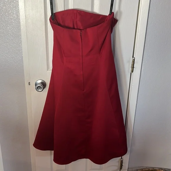 Alfred Angelo beautiful strapless red evening dress - Picture 3 of 6